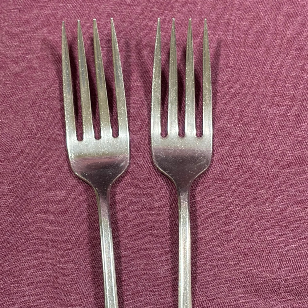 Vintage Oneida Patrick Henry Stainless Dinner Forks Set of 2 Replacement 7.25" - Picture 4 of 10